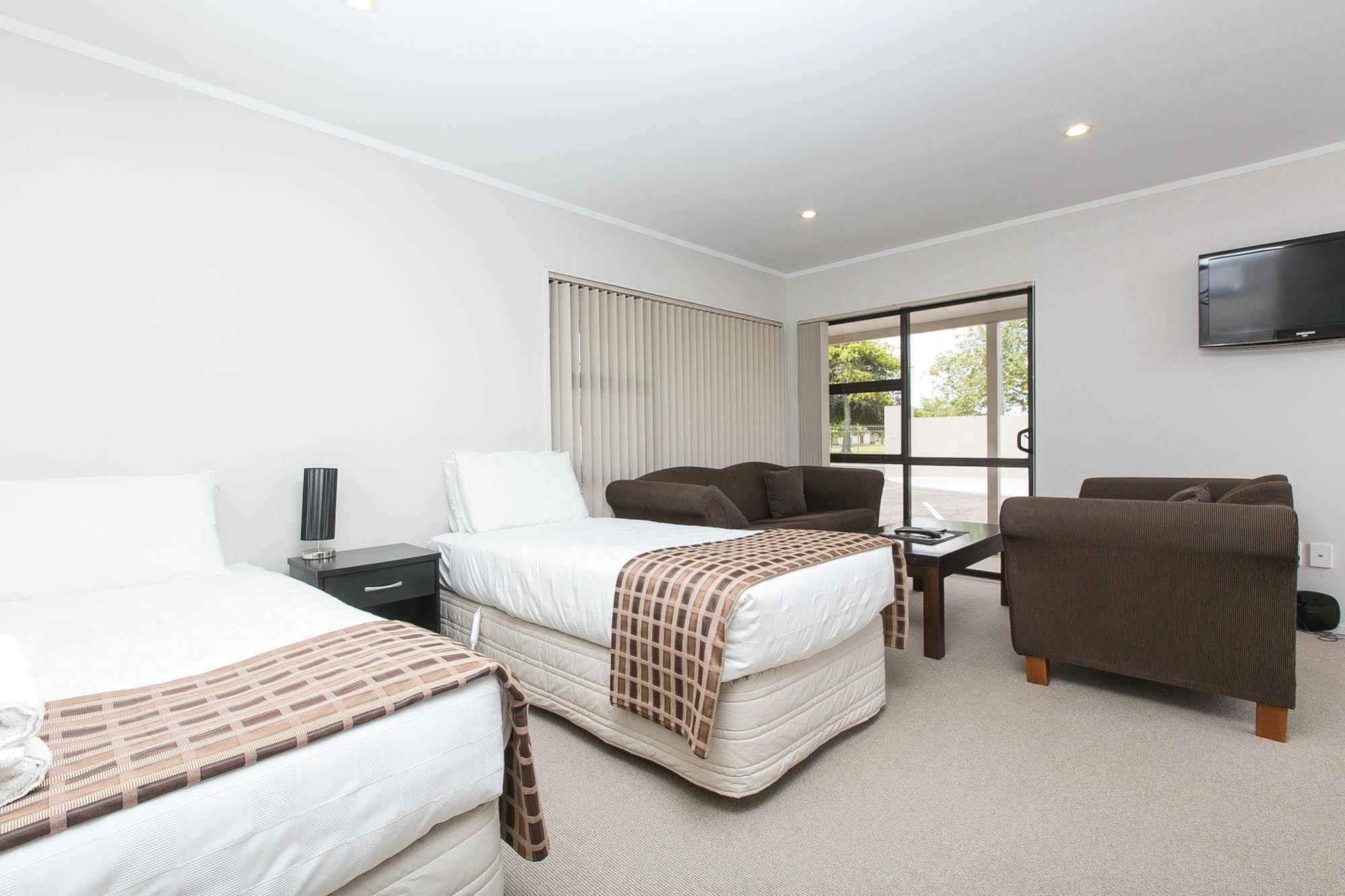 Parkview Motor Inn Pukekohe Екстер'єр фото