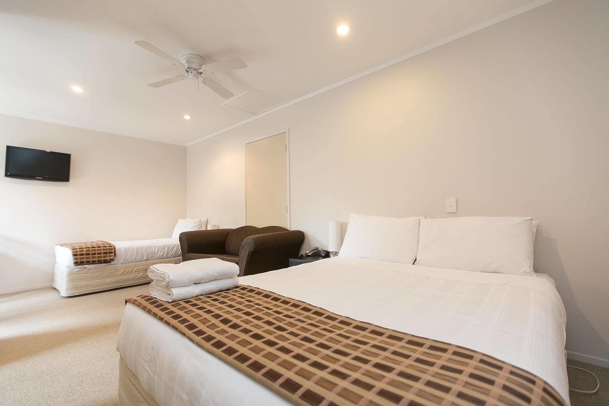 Parkview Motor Inn Pukekohe Екстер'єр фото