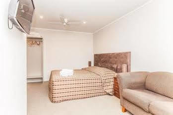Parkview Motor Inn Pukekohe Екстер'єр фото